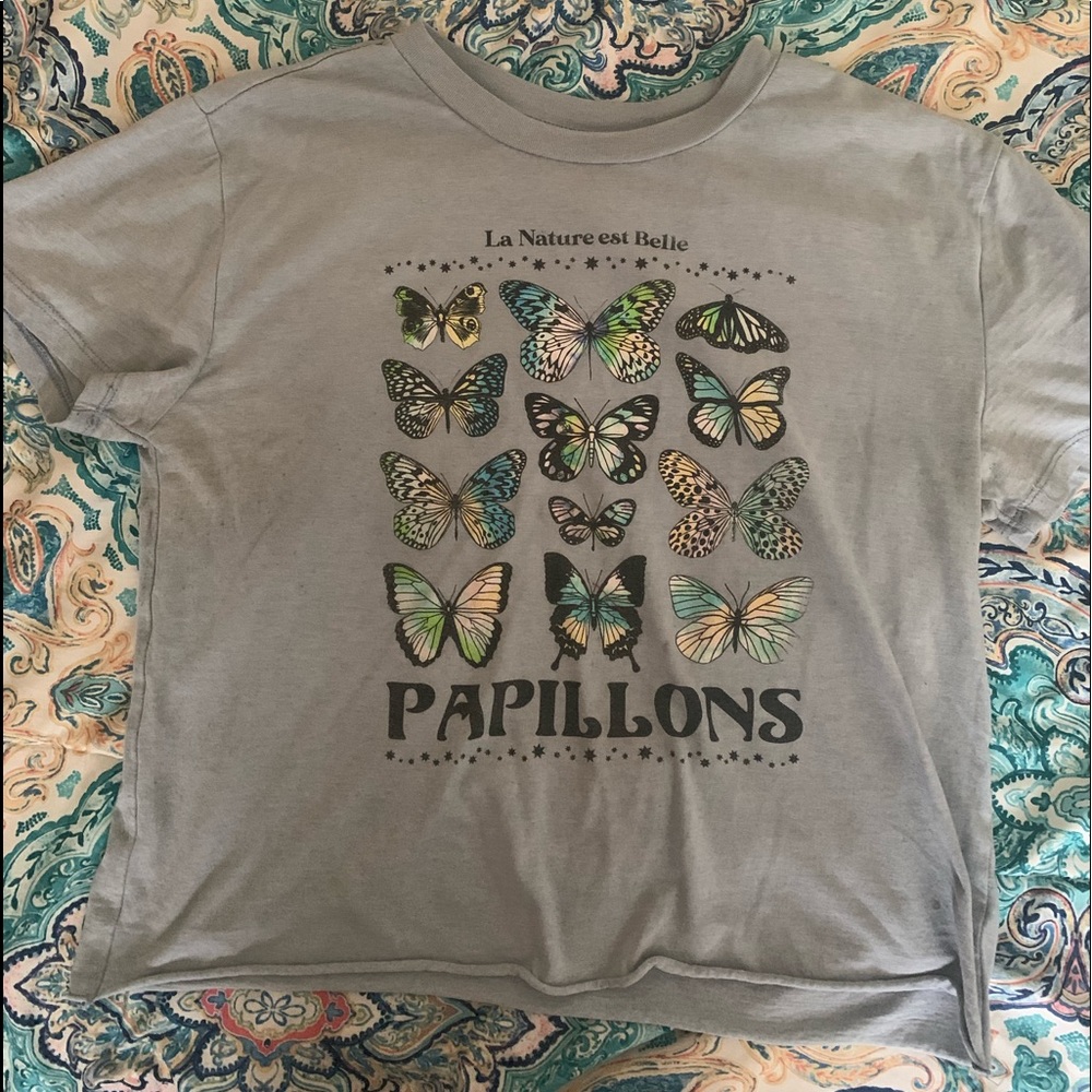 One of my shirts that don’t fit me